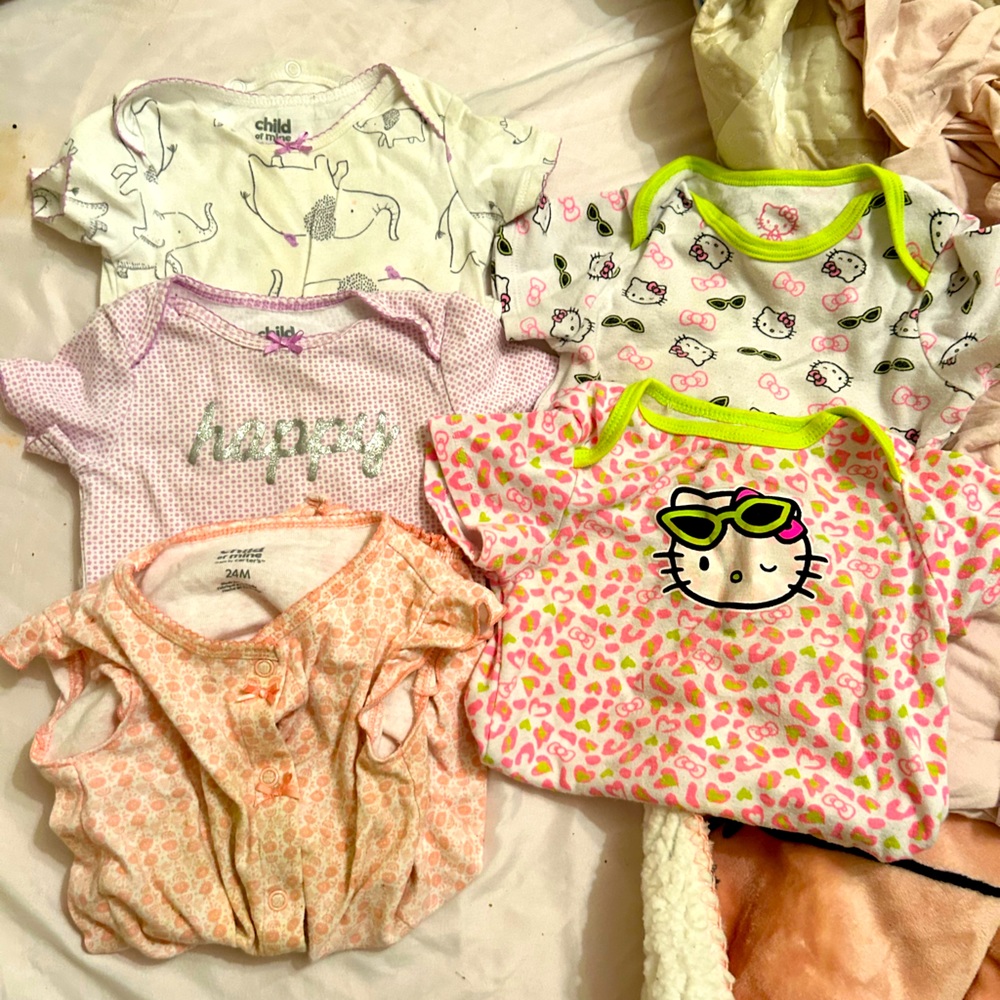 Set of 5 onesies brand new